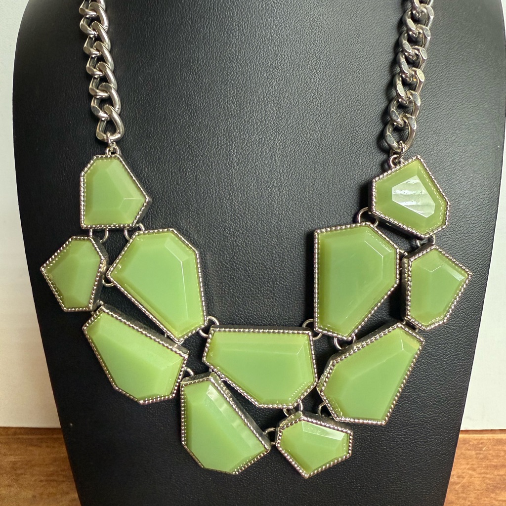 1970’s Moss Green Geometric Hexagon Necklace